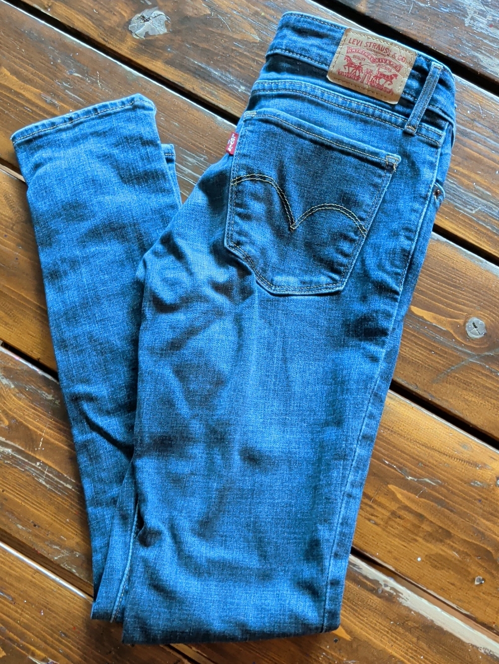 Levi's Women's Dark Blue Skinny Jeans with Signature Patch
